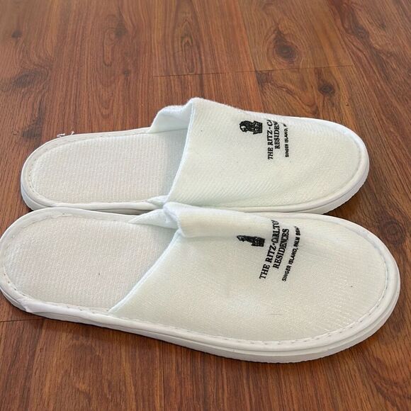 New The Ritz Carlton residences singer Island Palm Beach slippers white lightwei - Picture 4 of 5